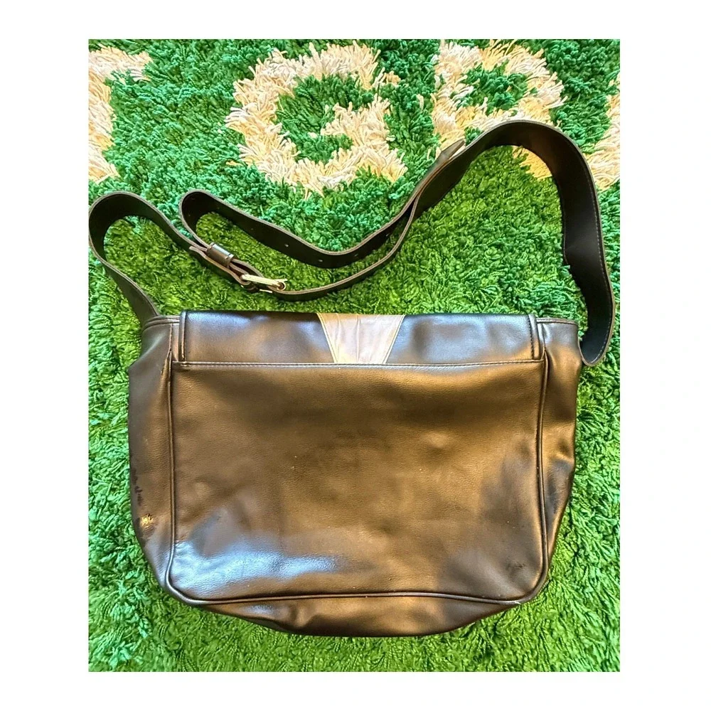 Sanctidade Messenger Bag Unisex OS Black Excellent Renaissance Graphic Crossbody